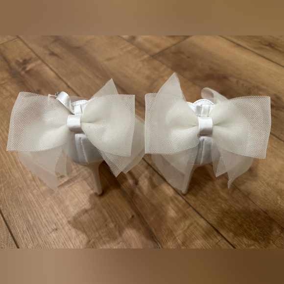 NEW Lulu’s satin bow heels - Picture 5 of 5